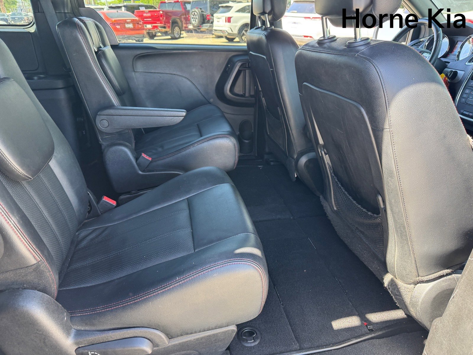 Used 2016 Dodge Grand Caravan R/T image 29