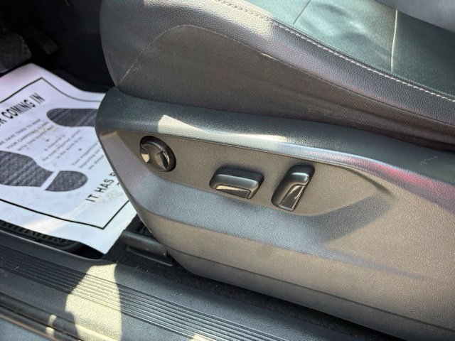 Used 2020 Volkswagen Tiguan SEL FWD image 24