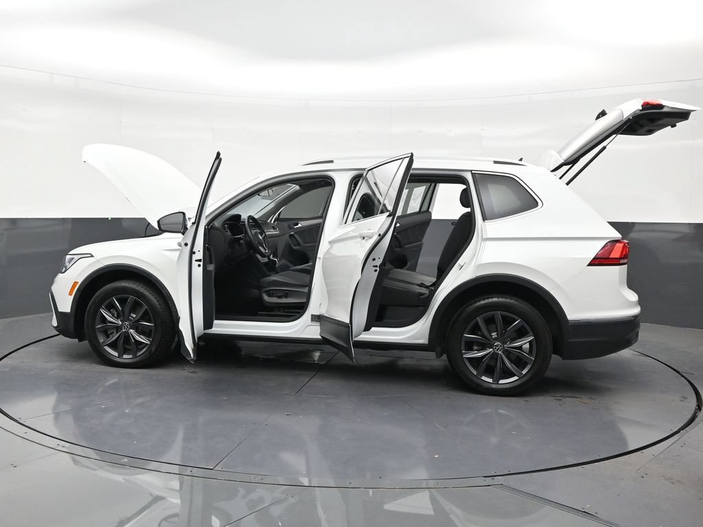 Used 2023 Volkswagen Tiguan SE FWD image 30