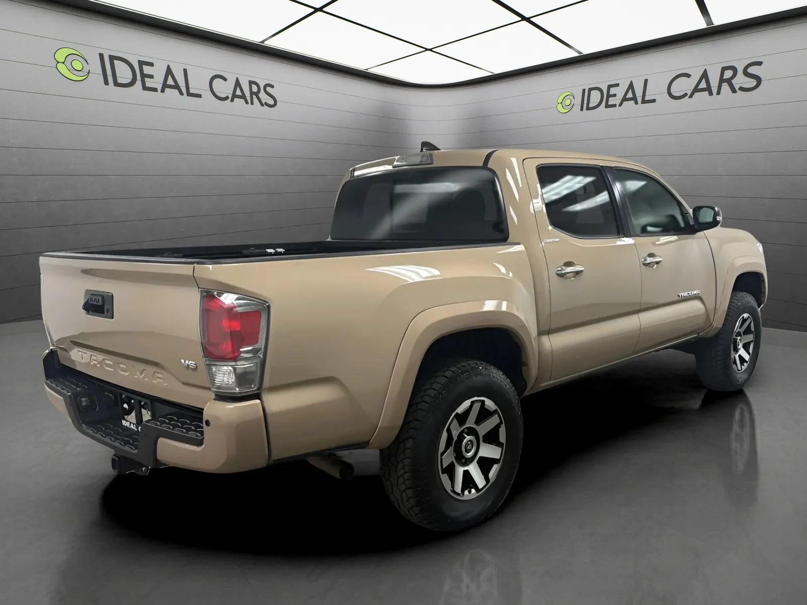 Used 2017 Toyota Tacoma Limited w/ Tow Package RWD image 5