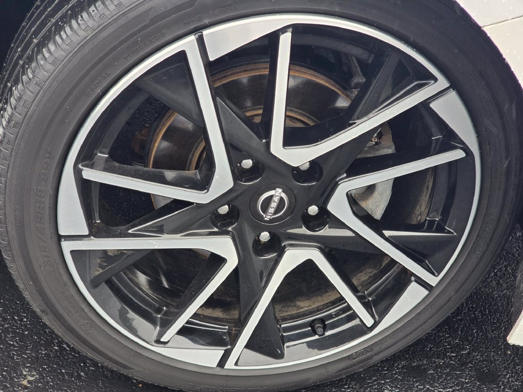 Used 2025 Nissan Sentra SR FWD image 10