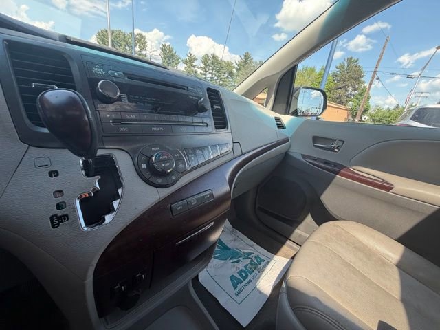 Used 2013 Toyota Sienna XLE FWD image 24