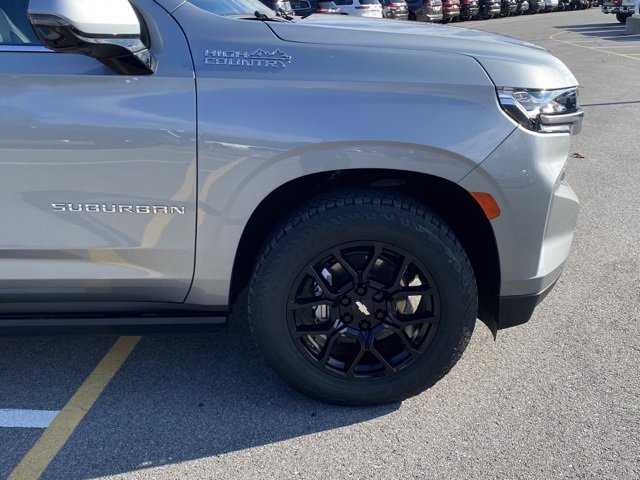 Used 2023 Chevrolet Suburban High Country image 10