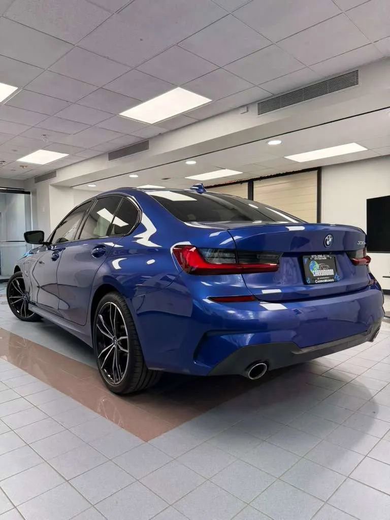 Used 2022 BMW 330e w/ M Sport Package RWD image 4