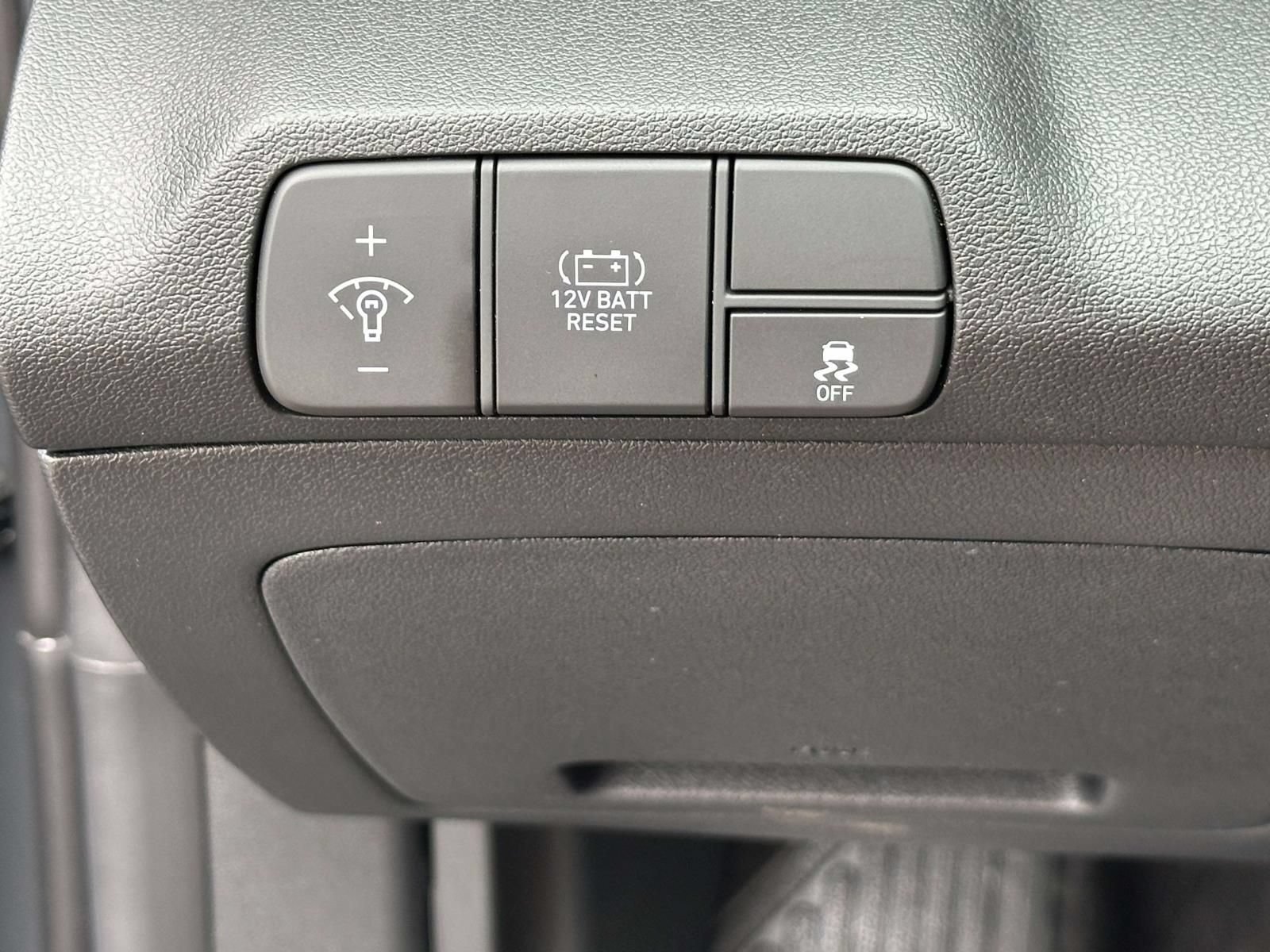 Used 2026 Hyundai Elantra Hybrid FWD image 16