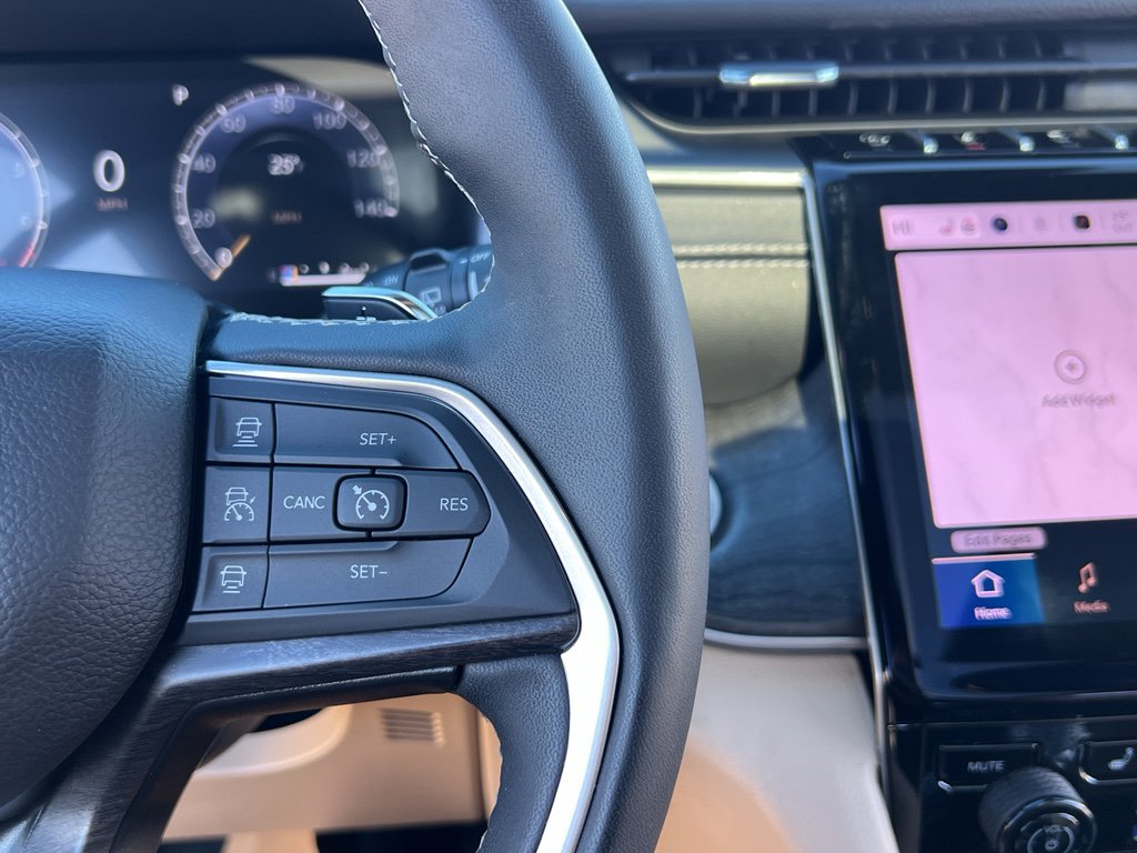 Used 2024 Jeep Grand Cherokee L Limited w/ Luxury Tech Group II image 34