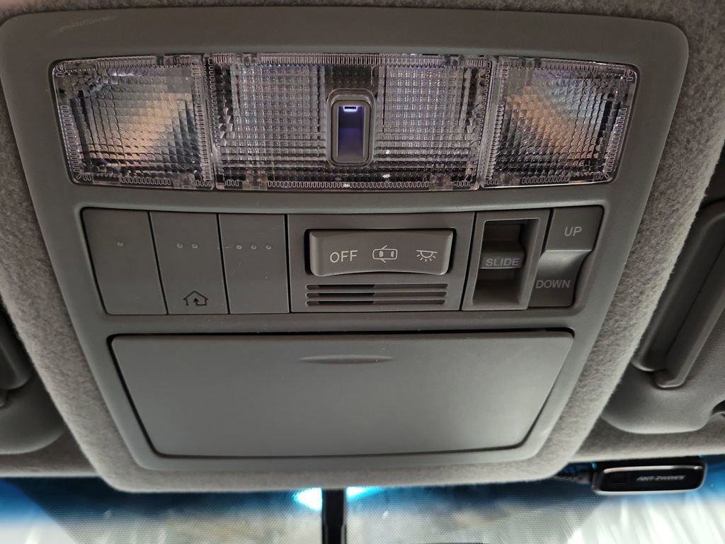 Used 2013 Toyota Highlander Limited AWD/4WD image 21
