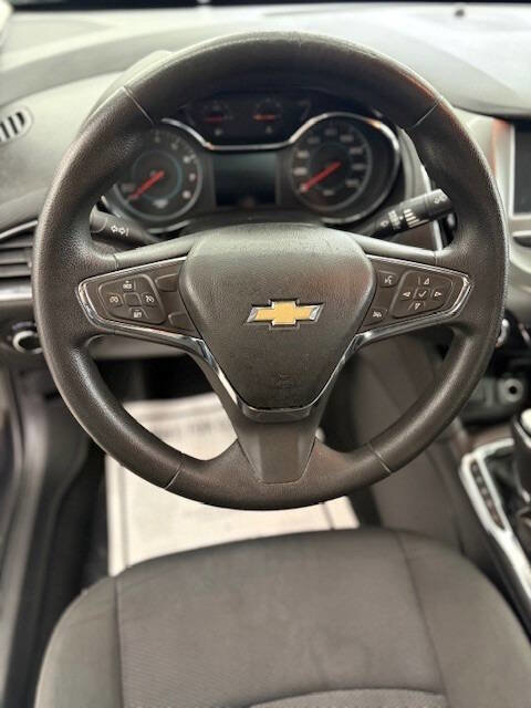 Used 2017 Chevrolet Cruze LT image 20
