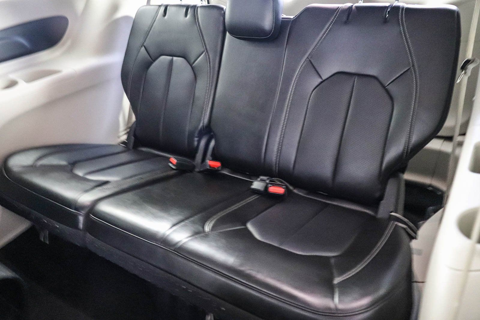 Used 2024 Chrysler Pacifica Select image 19