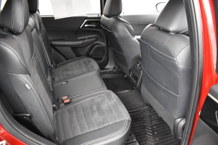 Used 2024 Mitsubishi Outlander FWD image 17