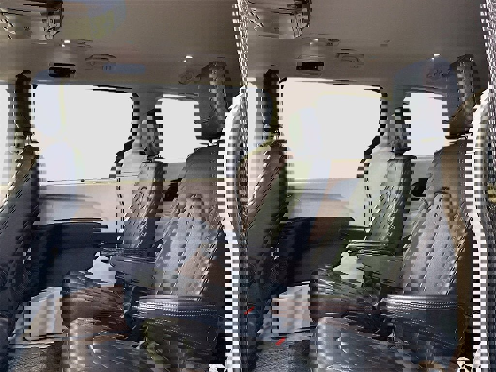 Used 2017 Chrysler Pacifica Touring-L image 5