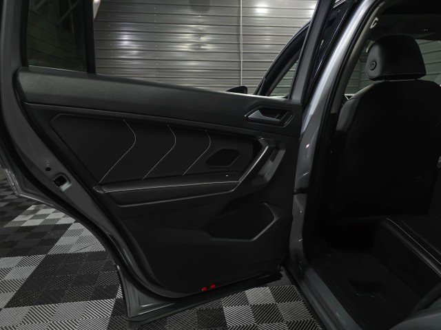 Used 2022 Volkswagen Tiguan SE FWD image 35