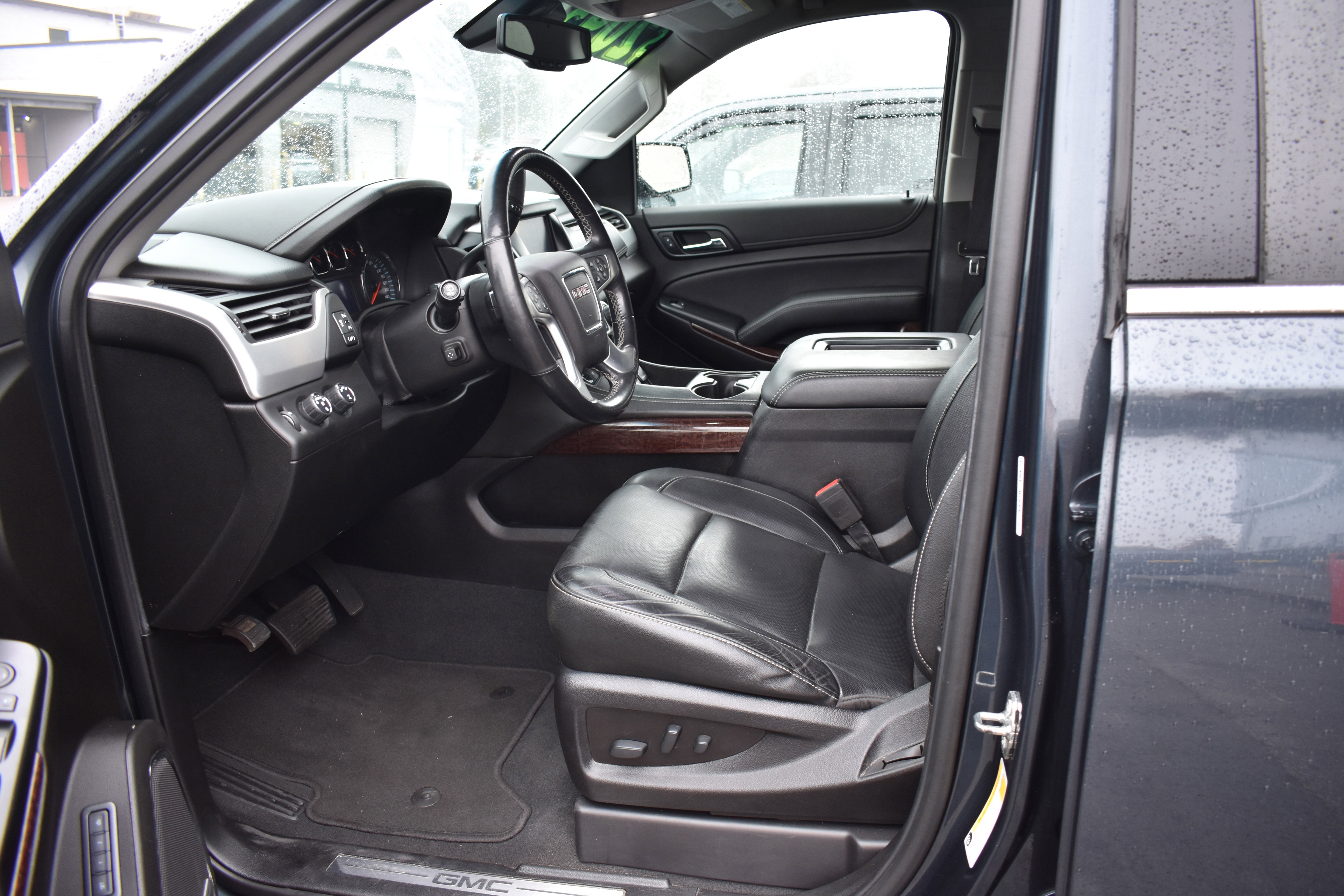 Used 2019 GMC Yukon XL SLT w/ Open Road Package image 12