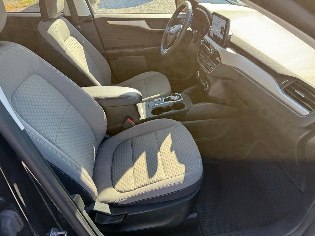 Used 2022 Ford Escape SE w/ Cold Weather Package image 45