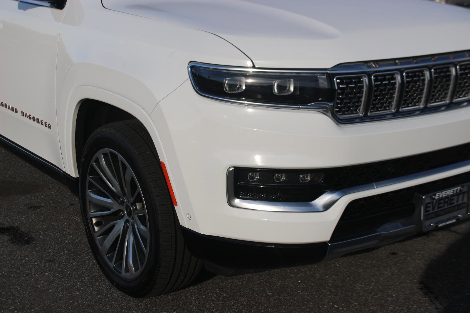 Used 2024 Jeep Grand Wagoneer L Series III image 9