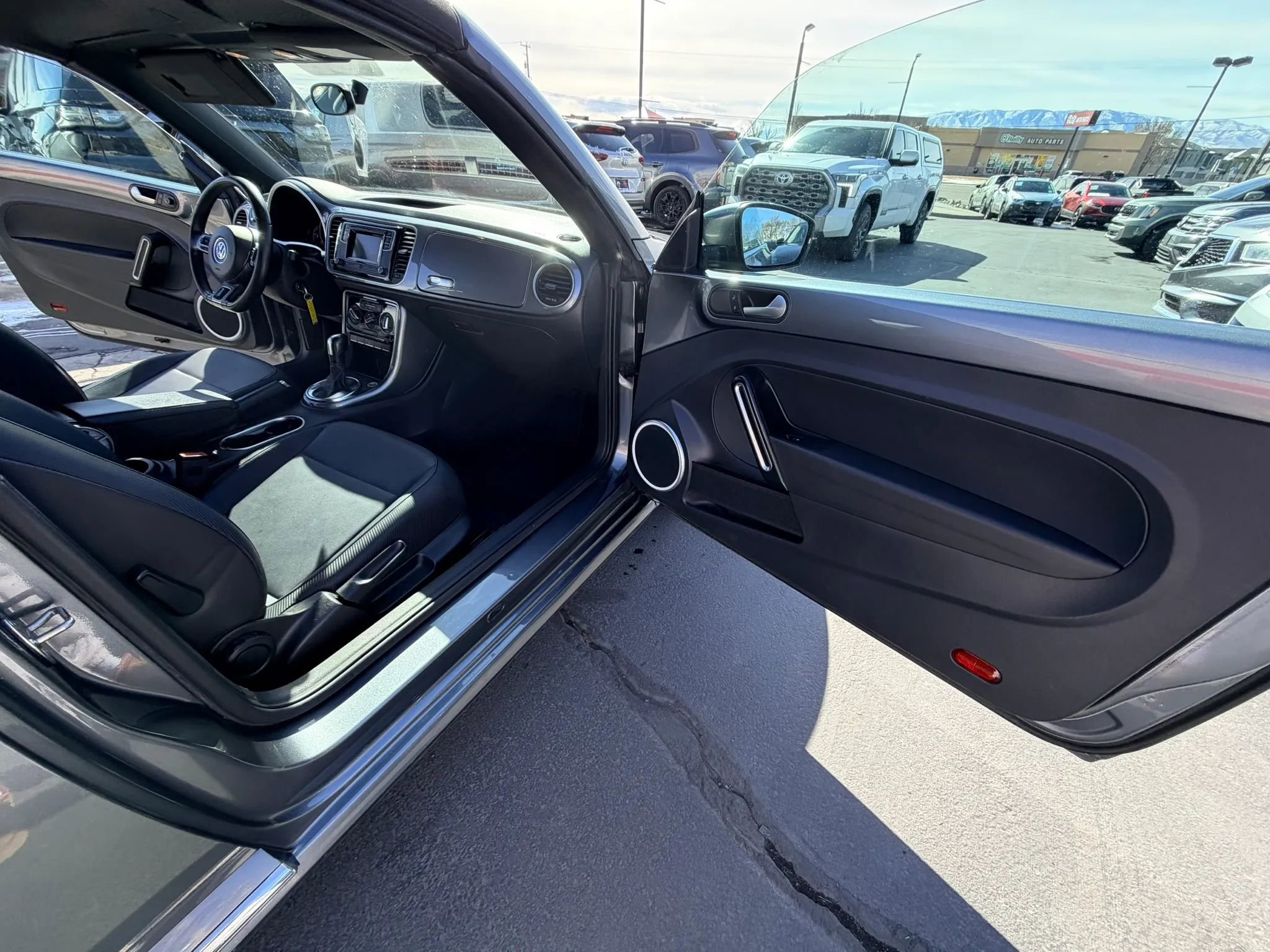 Used 2018 Volkswagen Beetle 2.0T SE image 12