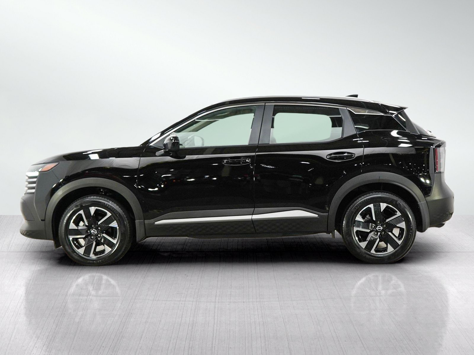 Used 2025 Nissan Kicks SV w/ SV Premium Package AWD/4WD image 2