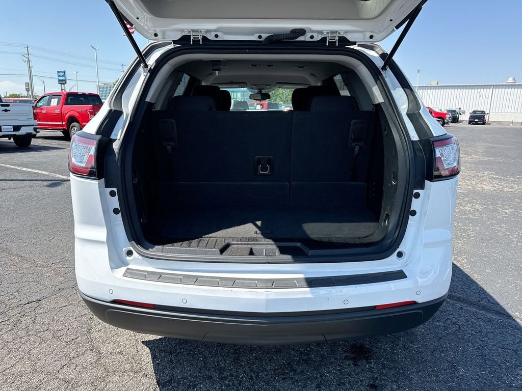 Used 2017 Chevrolet Traverse LT w/ Style and Technology Package FWD image 24