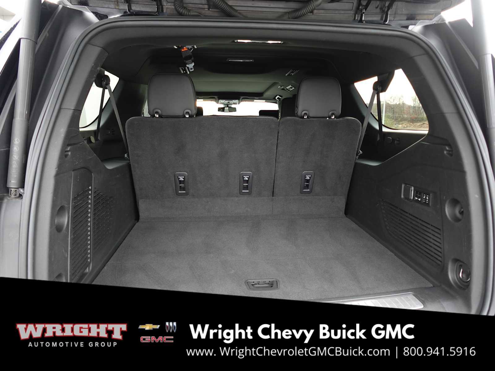 Used 2022 Chevrolet Suburban RST w/ Sport Performance Package image 28