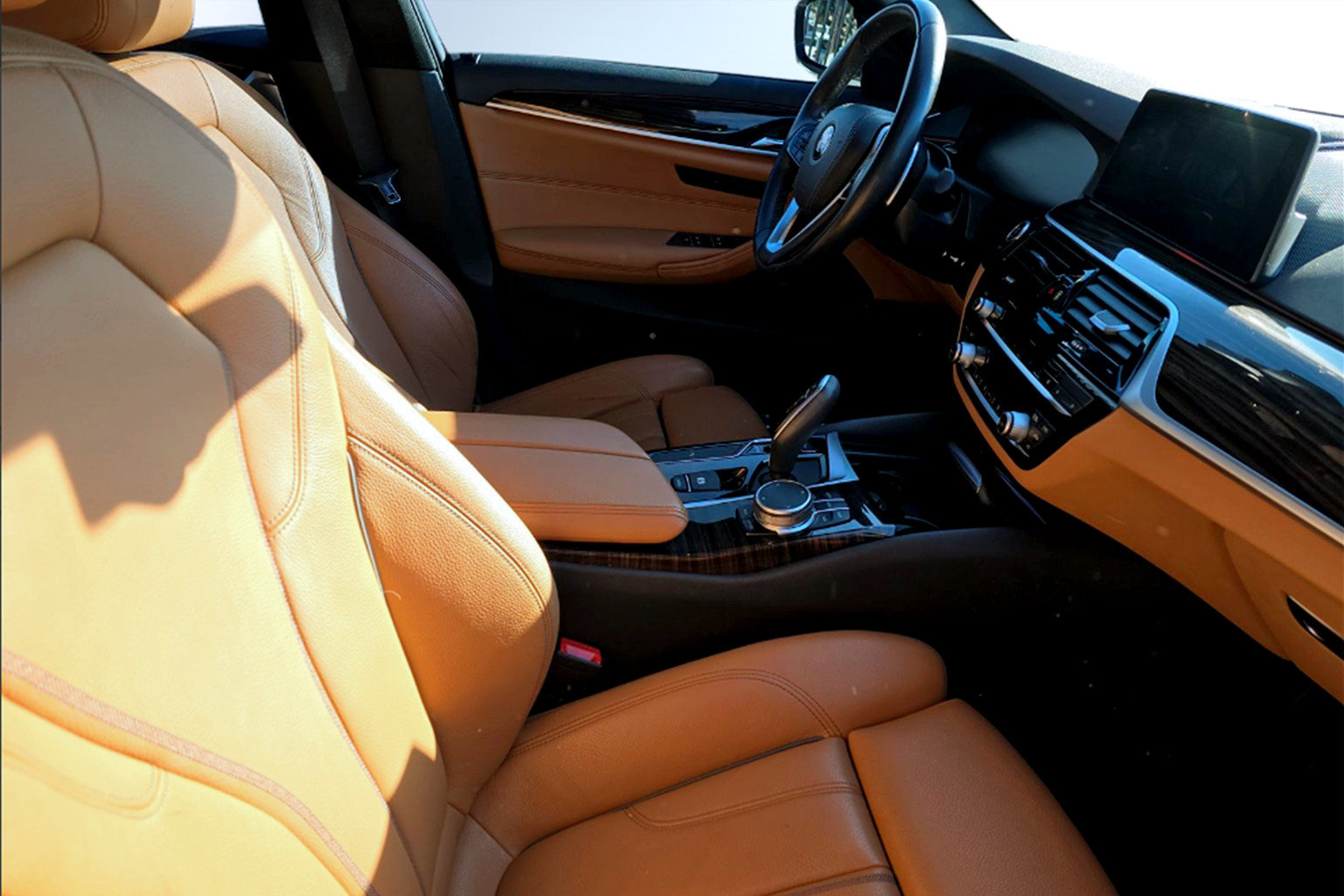 Used 2020 BMW 530i w/ Premium Package image 9