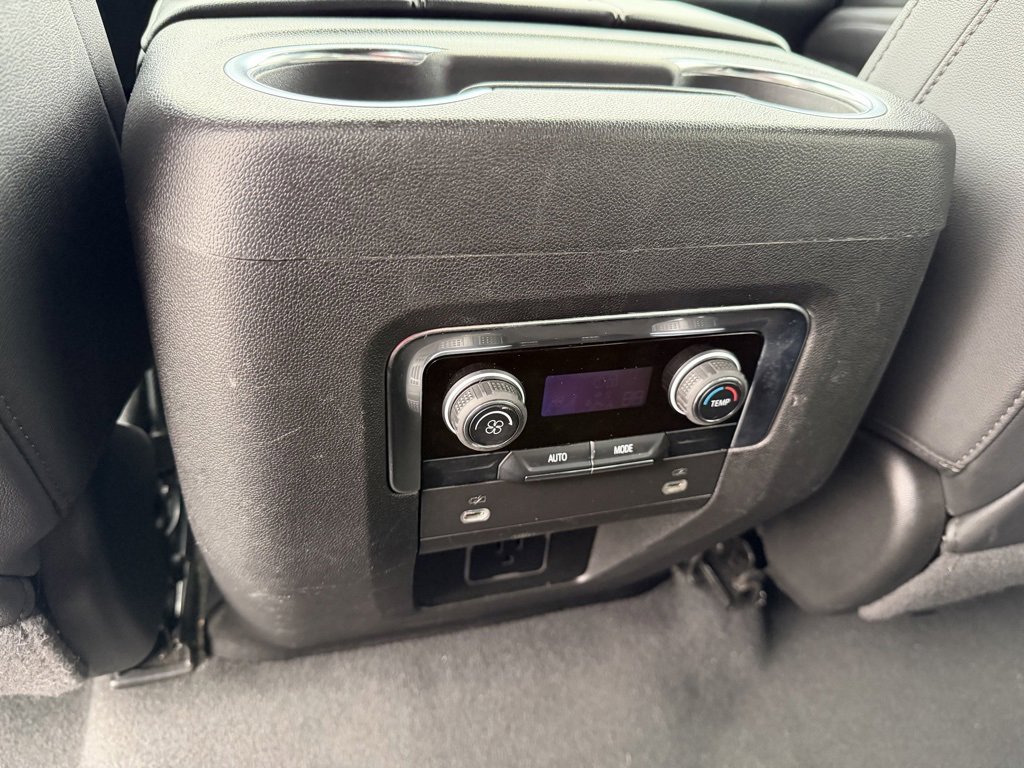 Used 2024 Chevrolet Suburban LT image 26