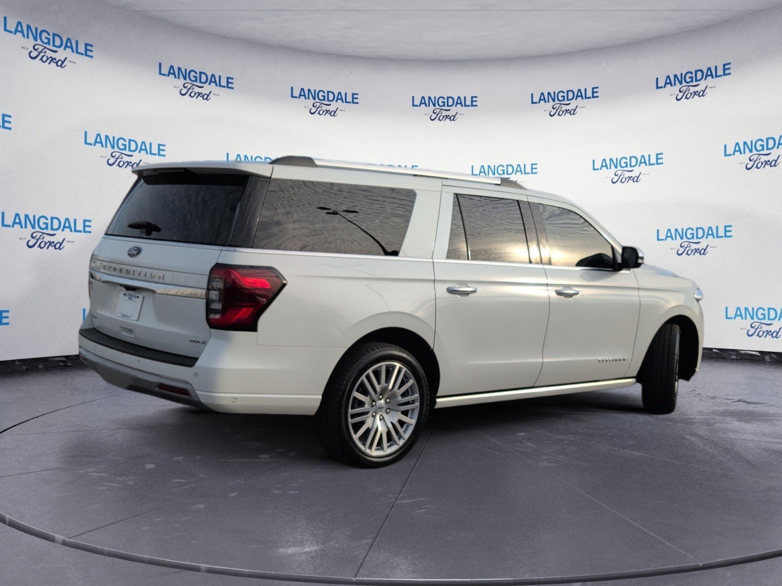 Used 2024 Ford Expedition Max Platinum image 4