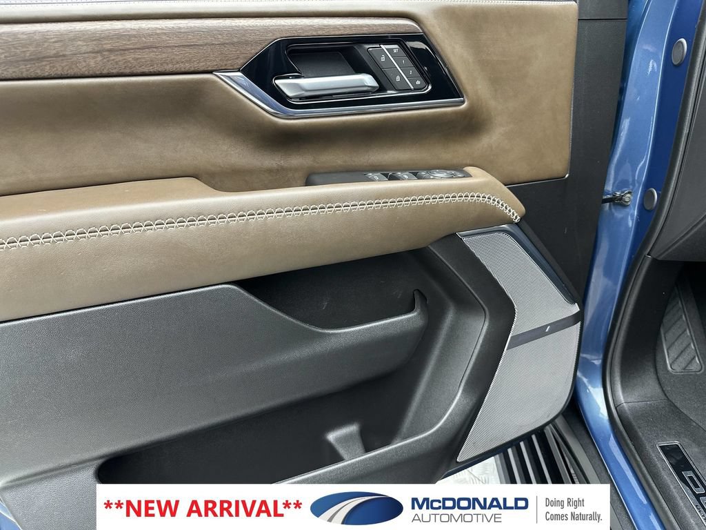 Used 2025 GMC Yukon Denali Ultimate AWD/4WD image 13