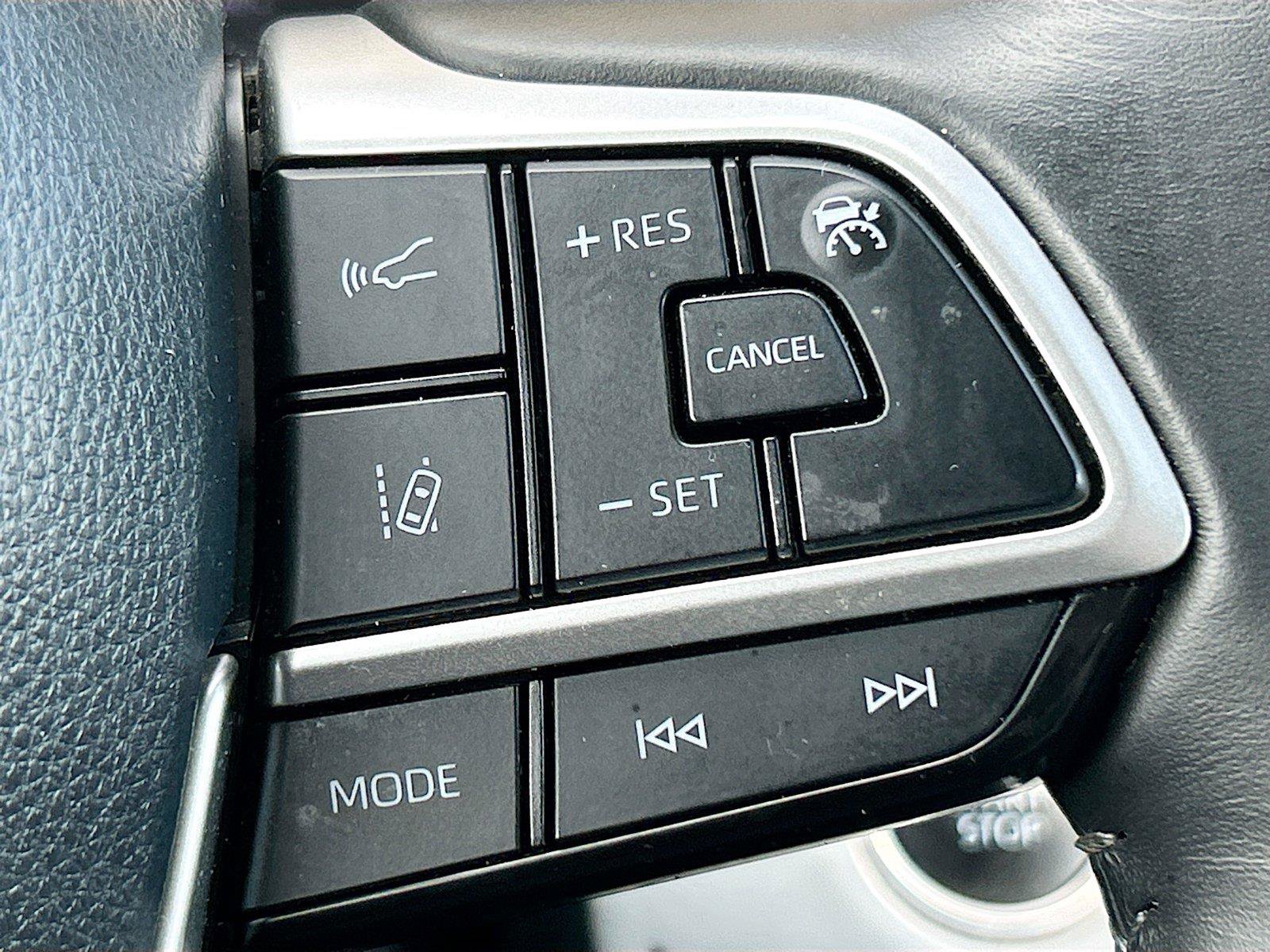 Used 2024 Toyota Highlander XLE FWD image 37
