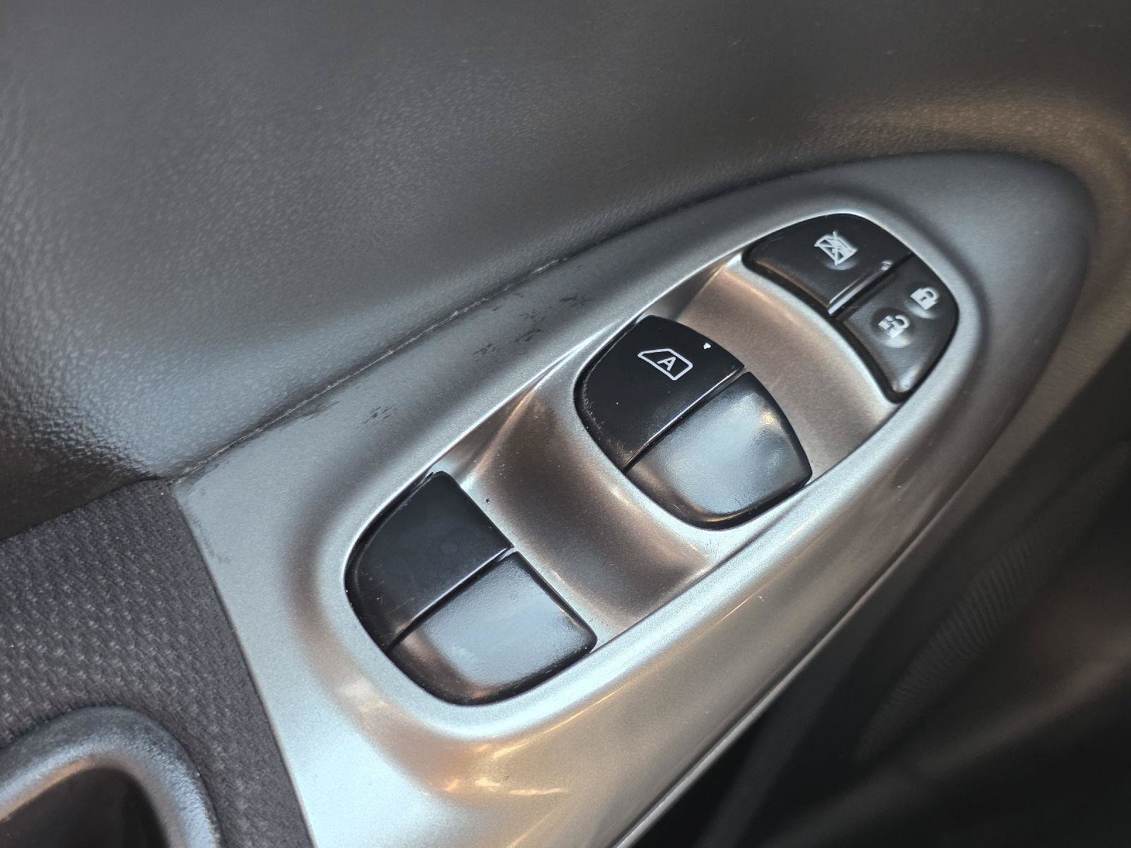Used 2017 Nissan Juke S FWD image 9