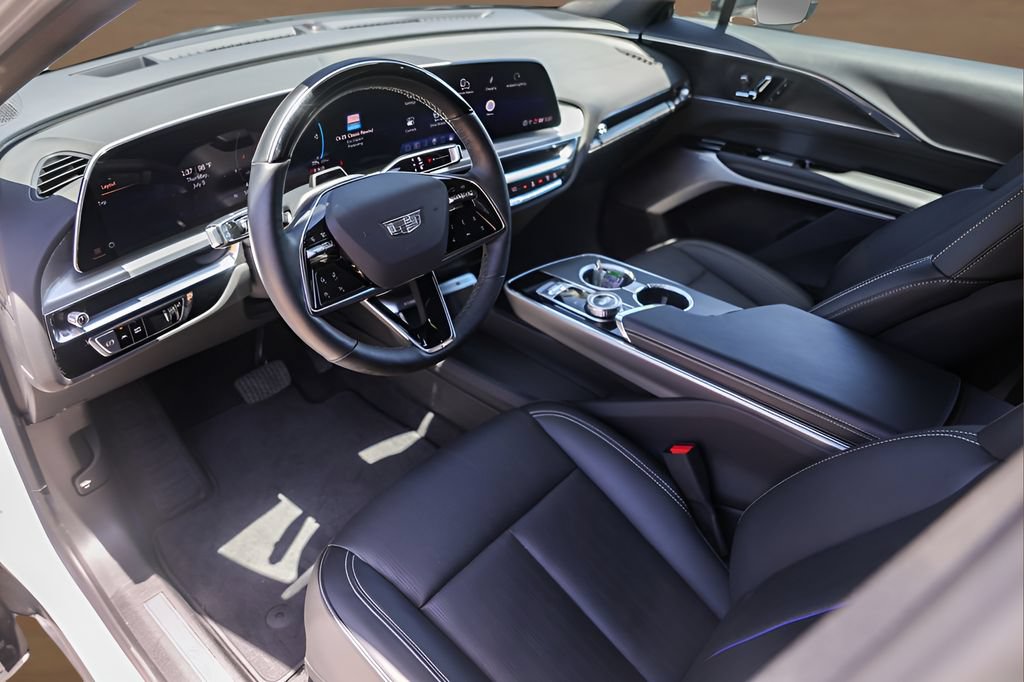 Certified 2024 Cadillac Lyriq Luxury AWD/4WD image 9