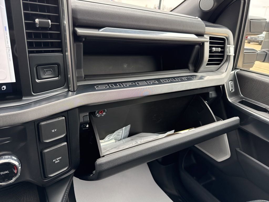 Used 2025 Ford F450 Platinum w/ FX4 Off-Road Package image 27