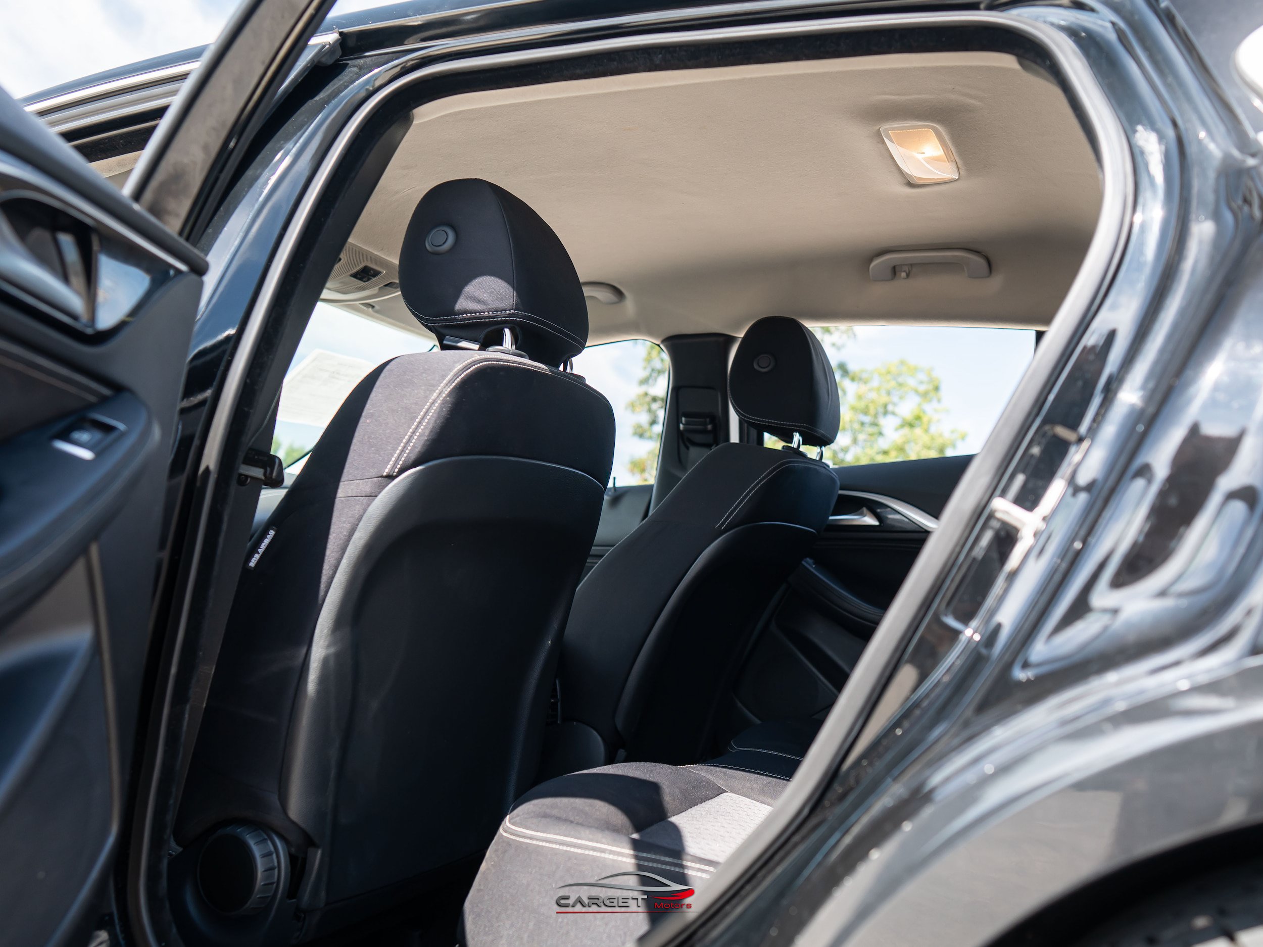 Used 2018 INFINITI QX30 FWD image 17