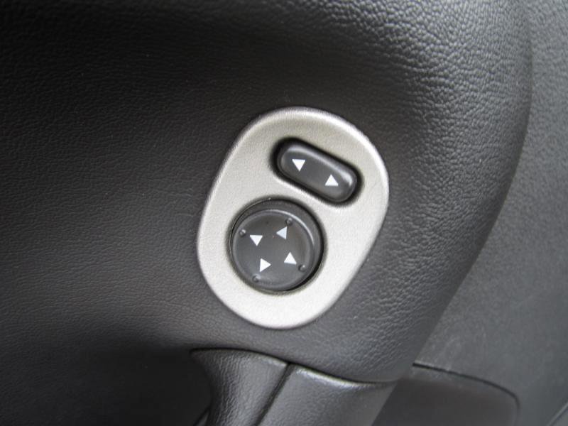 Used 2006 Pontiac Solstice Convertible w/ Premium Package image 25