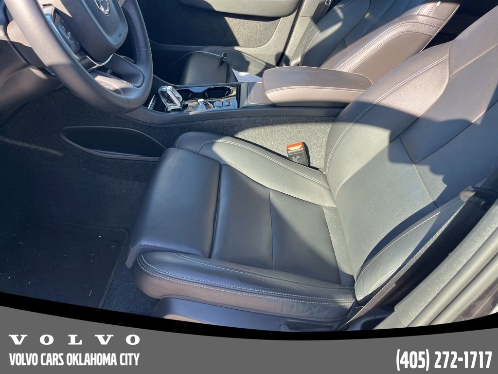 Certified 2025 Volvo XC40 B5 Plus image 9