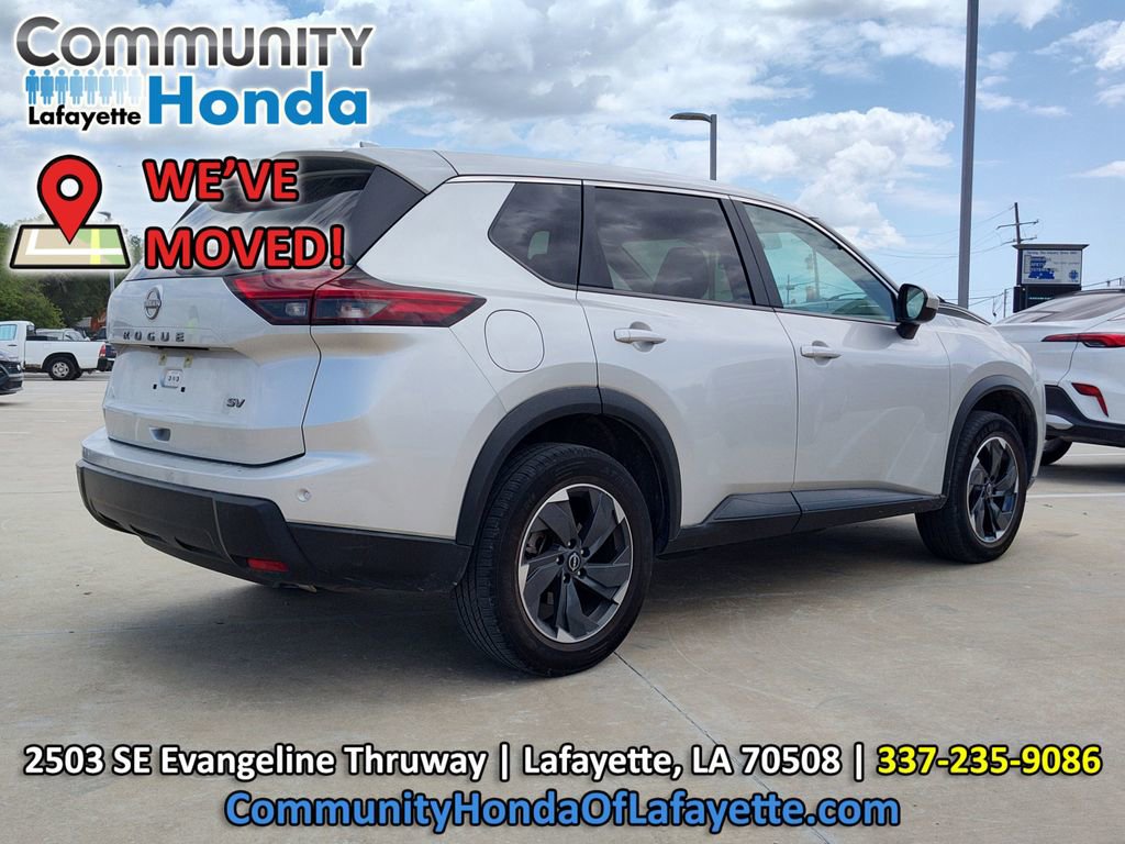 Used 2024 Nissan Rogue SV FWD image 11