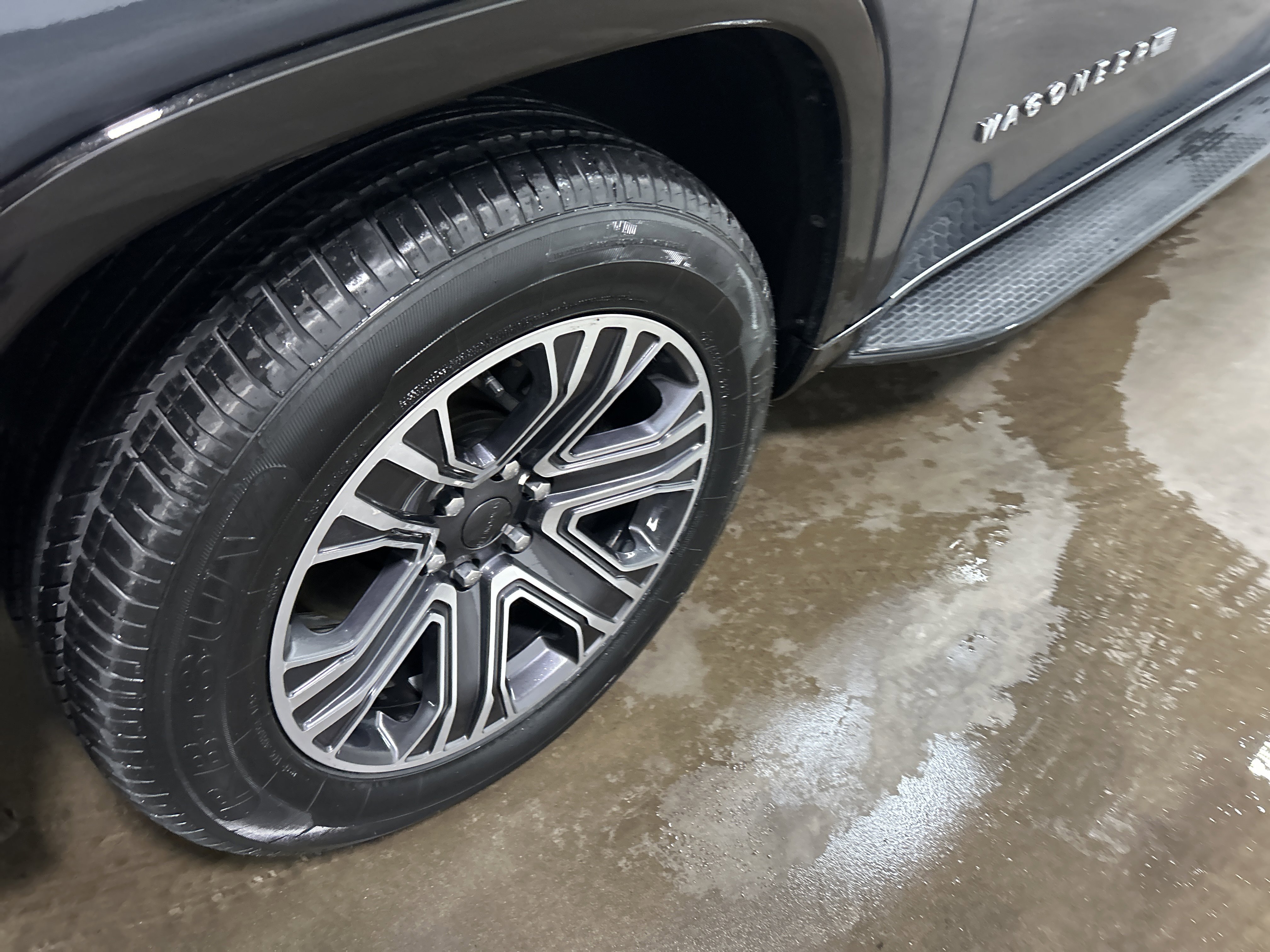 Used 2023 Jeep Wagoneer L Series II image 9