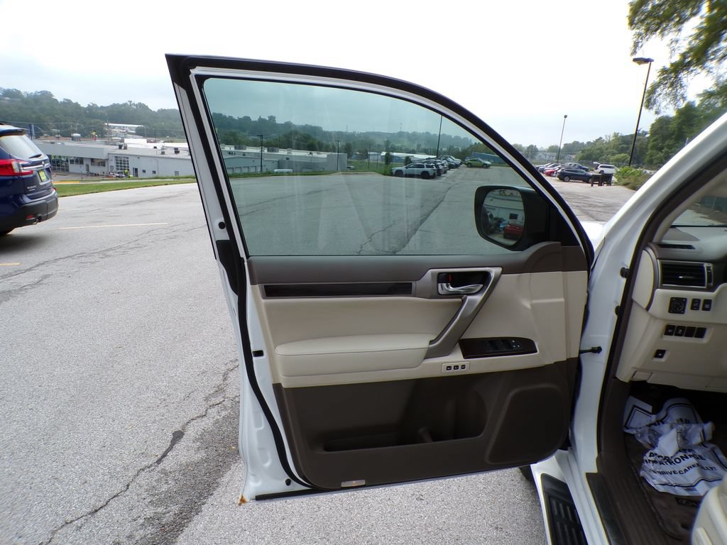 Used 2014 Lexus GX 460 w/ Premium Package AWD/4WD image 23