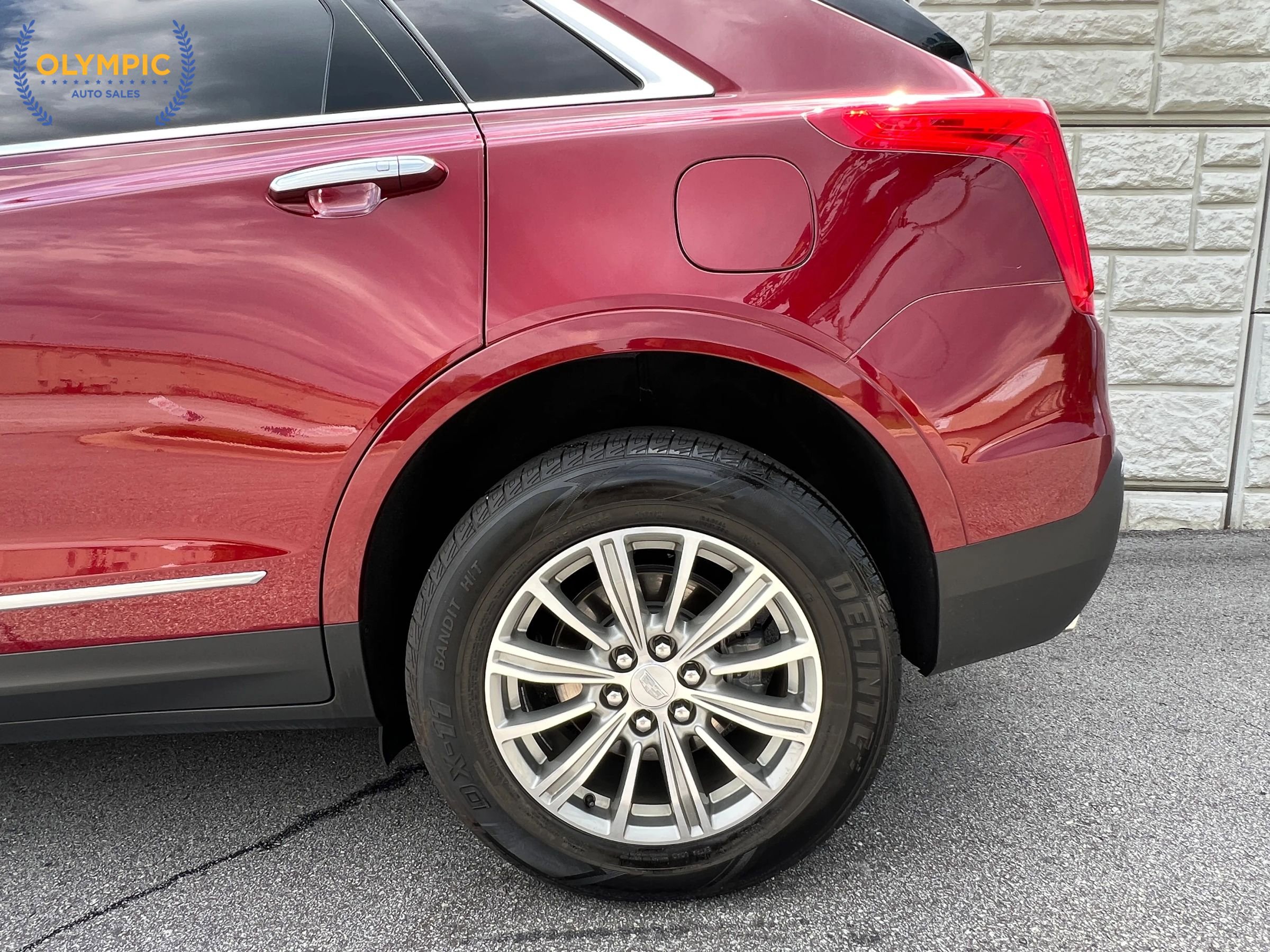 Used 2017 Cadillac XT5 Luxury w/ Driver Awareness Package FWD image 10
