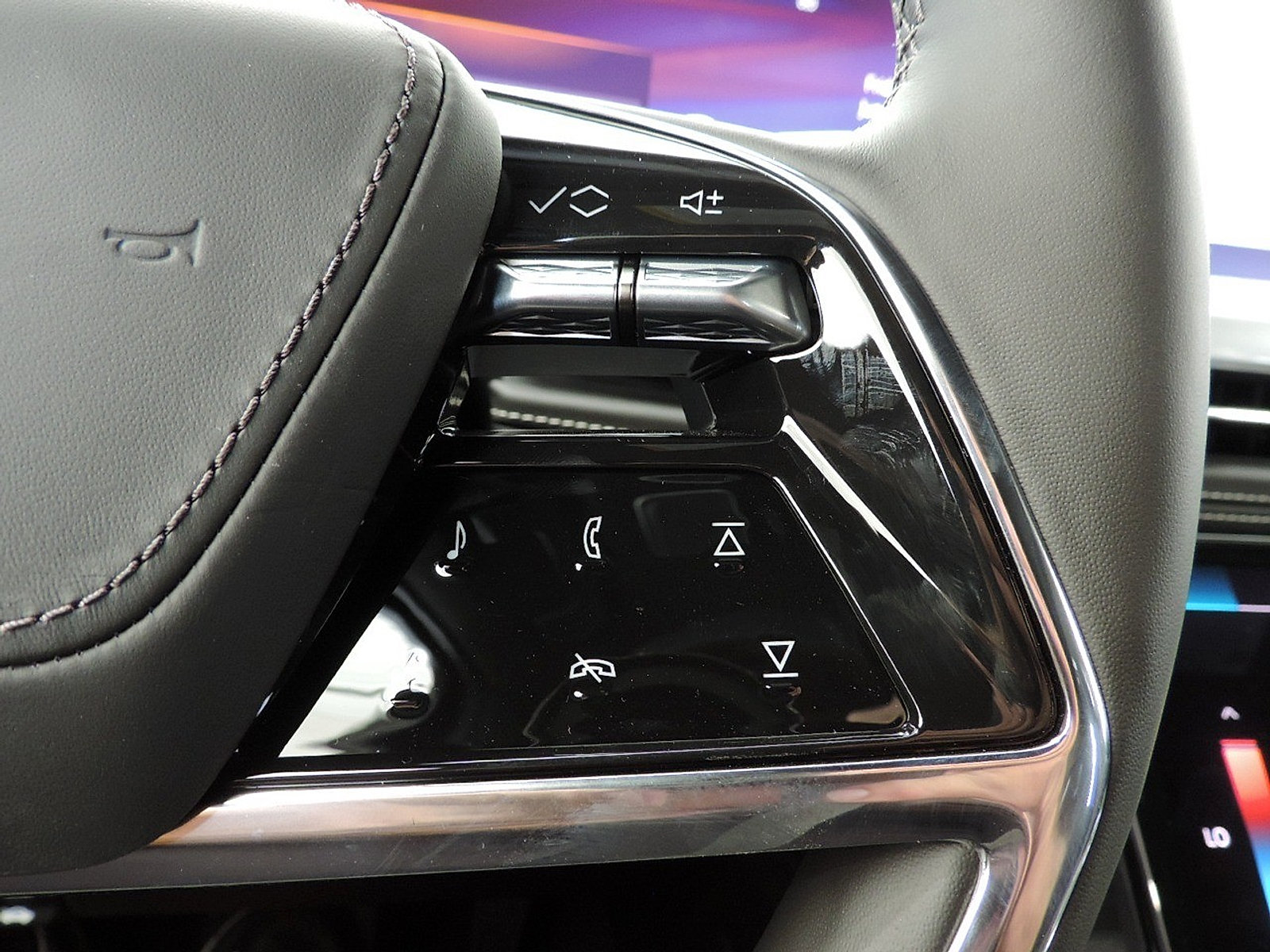 New 2026 Cadillac Escalade Platinum Sport AWD/4WD image 28