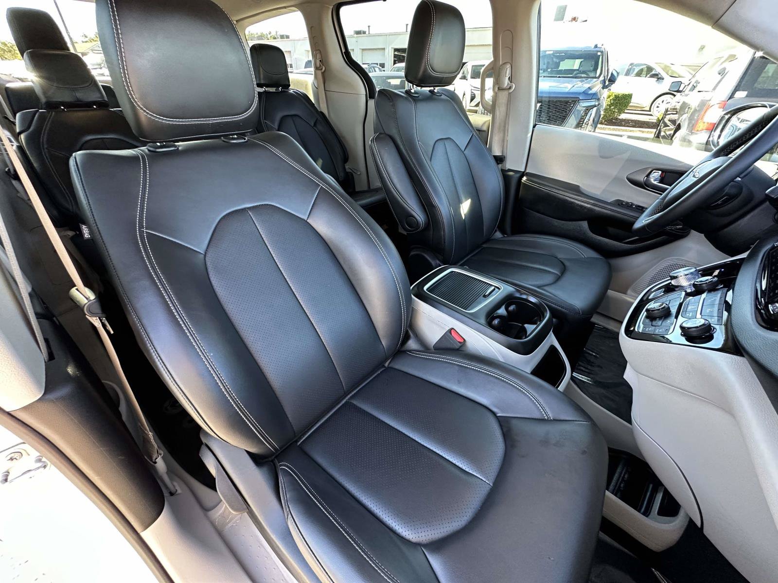 Used 2024 Chrysler Pacifica Touring-L FWD image 30