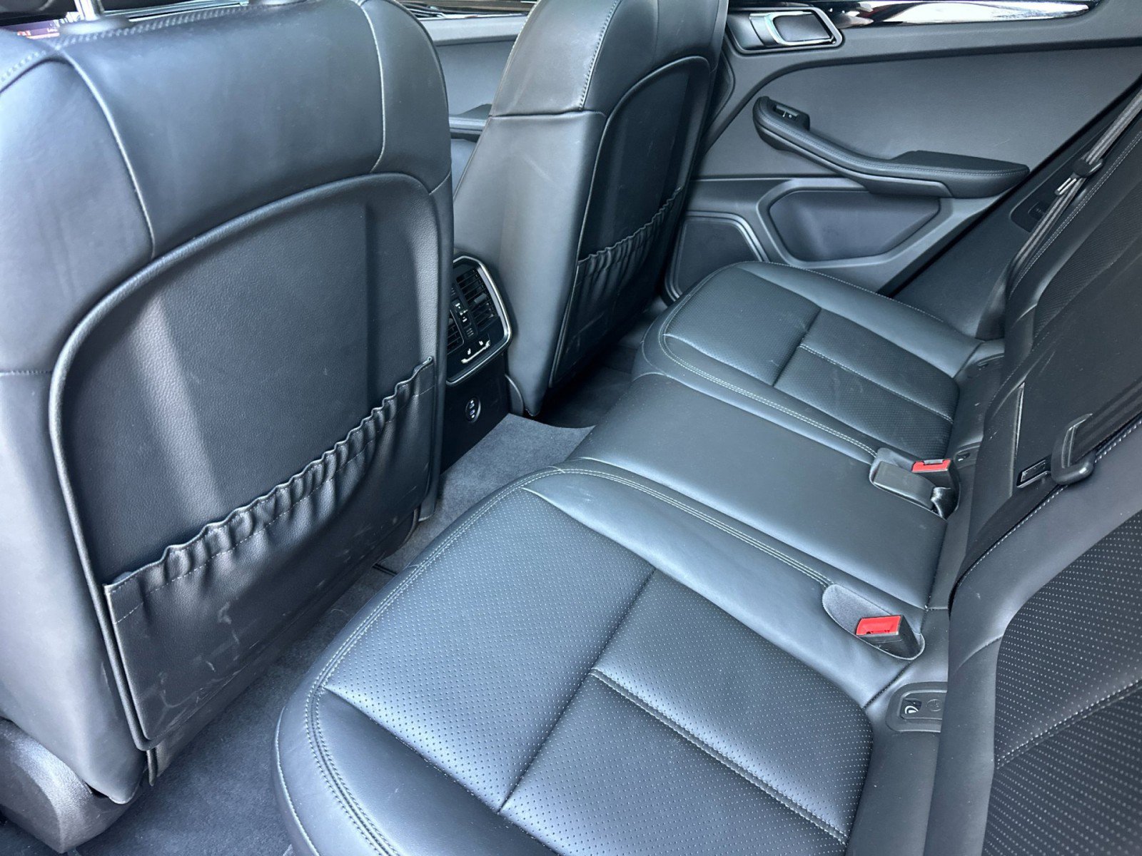 Certified 2025 Porsche Macan image 13