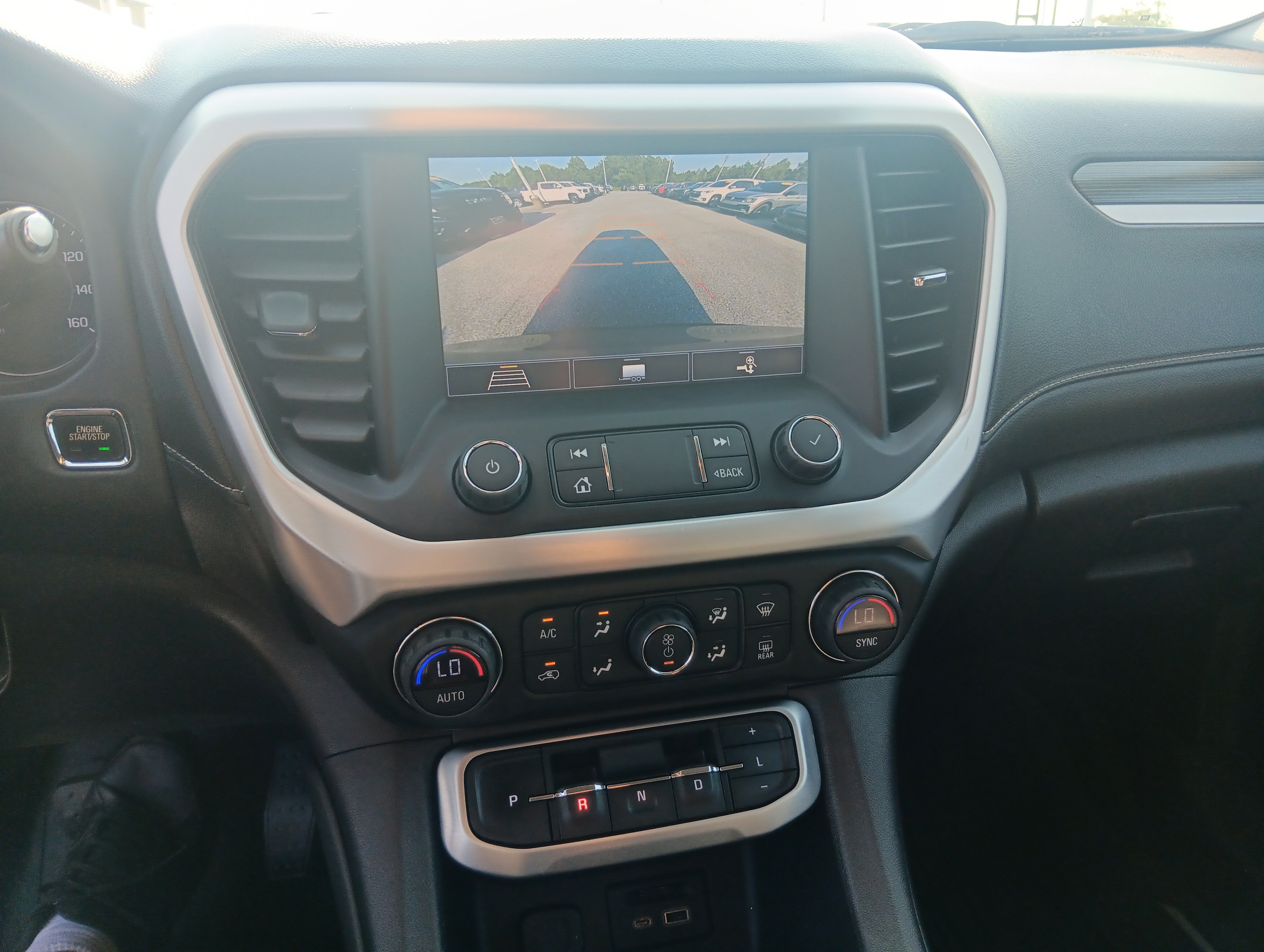 Used 2020 GMC Acadia SLT w/ Trailering Package FWD image 13