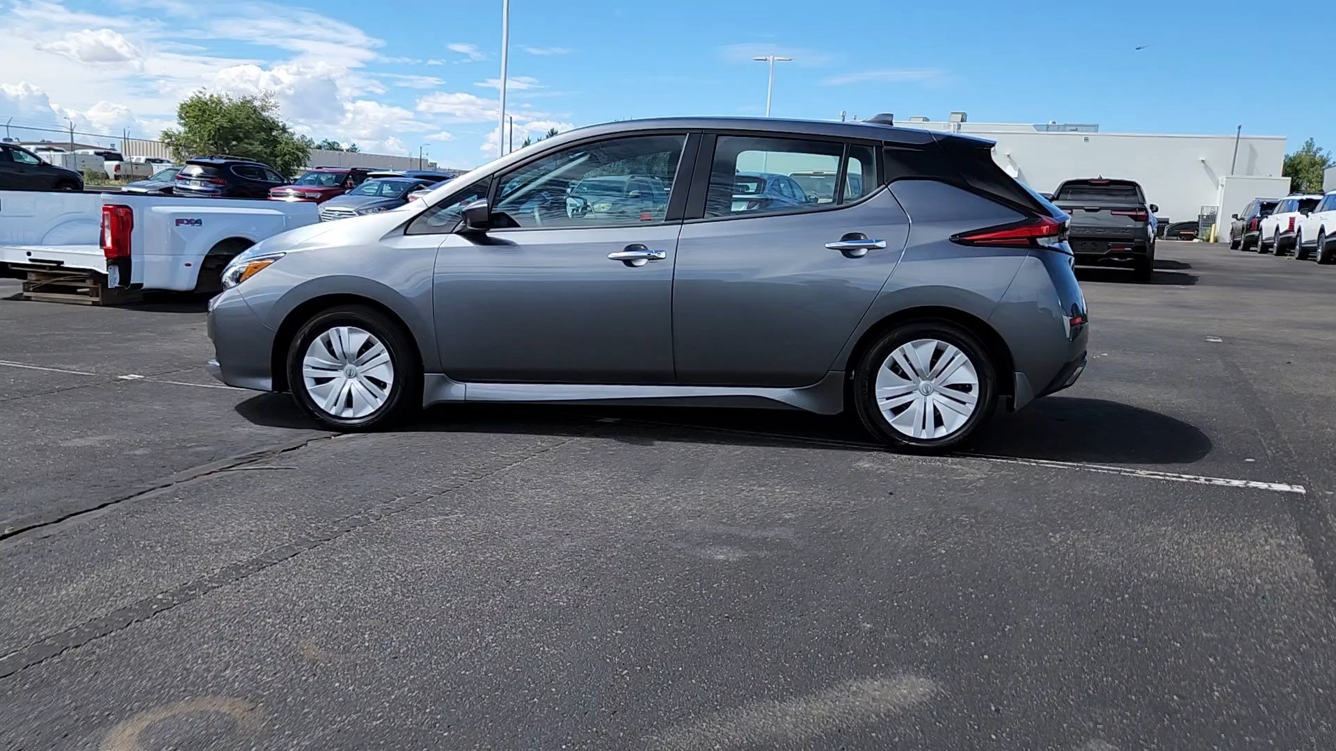 Used 2025 Nissan Leaf S FWD image 2
