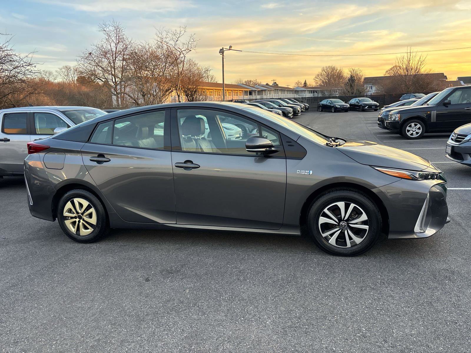 Used 2018 Toyota Prius Prime Premium w/ Carpet Mat Package FWD image 4