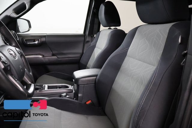 Certified 2020 Toyota Tacoma TRD Off-Road AWD/4WD image 12