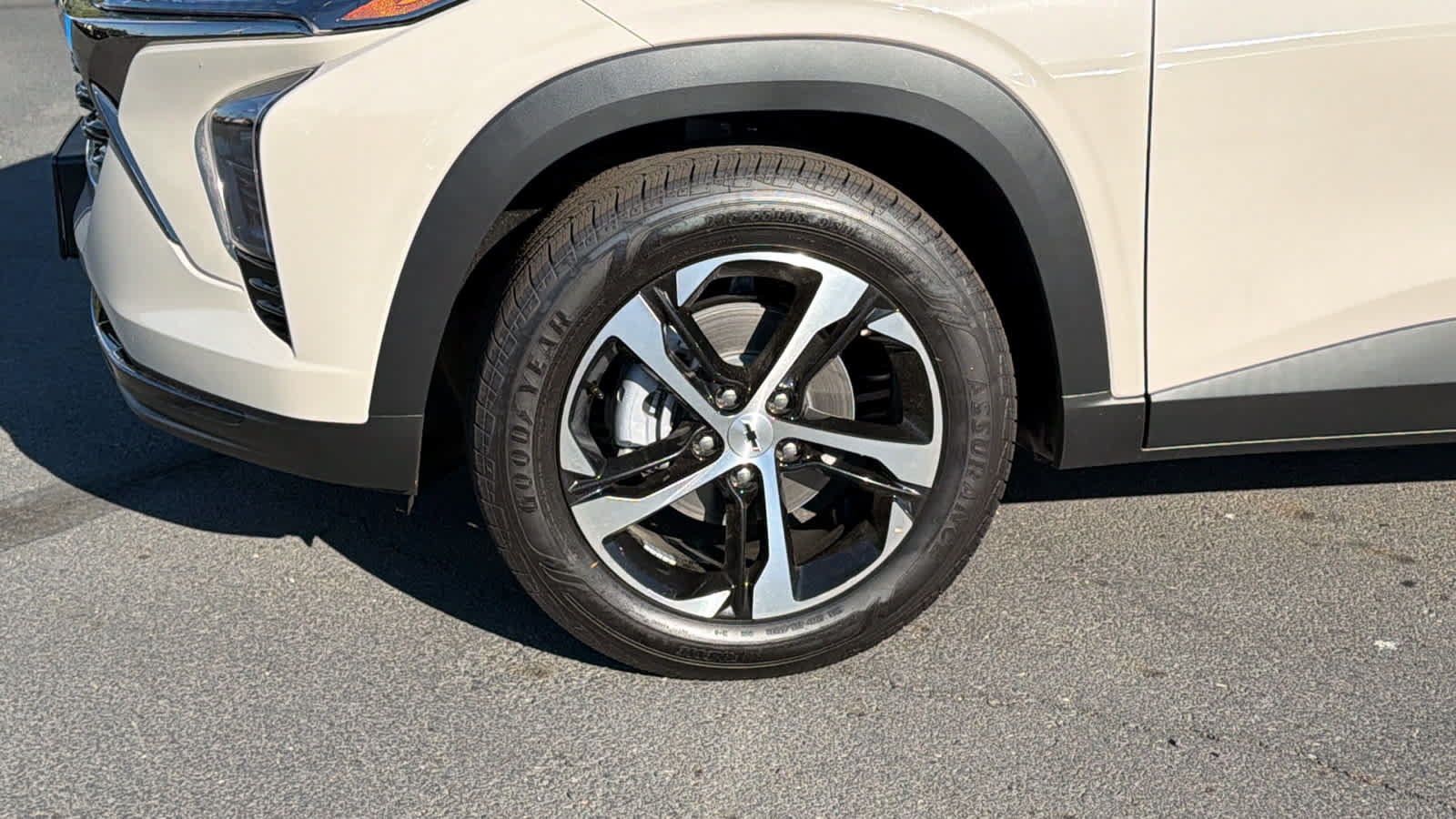 New 2026 Chevrolet Trax RS w/ Sunroof Package FWD image 9