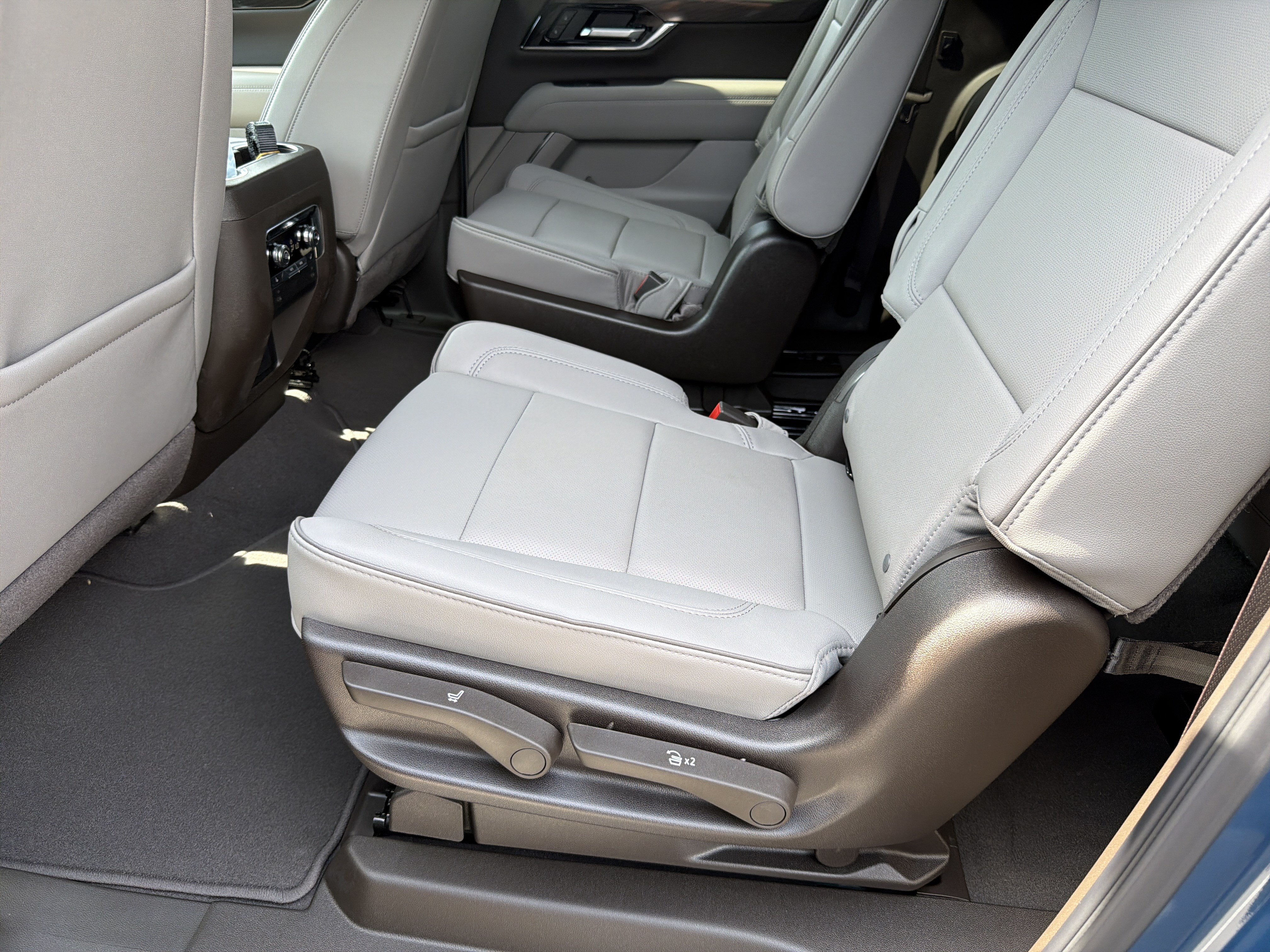 New 2026 GMC Yukon XL Elevation RWD image 22