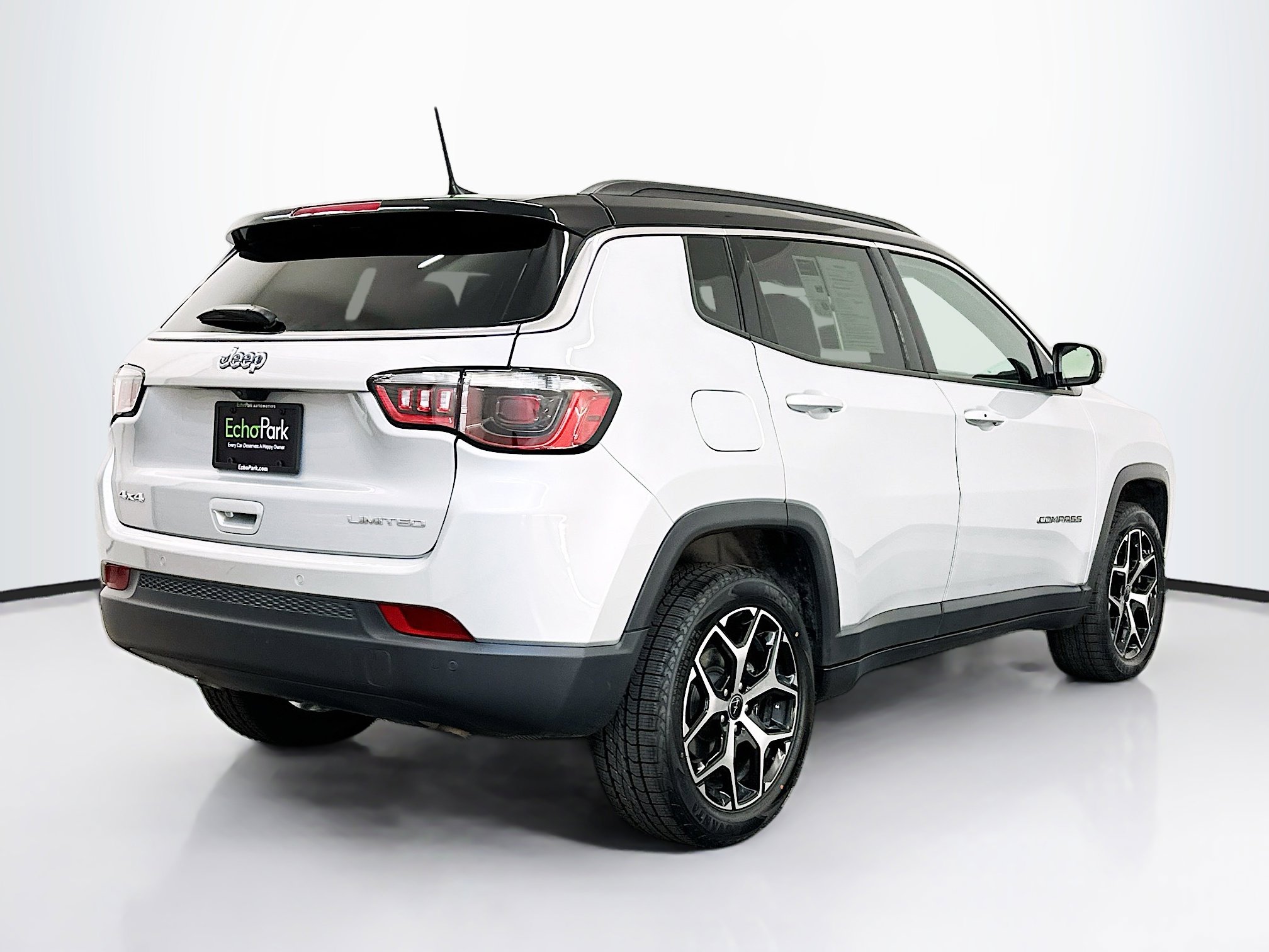 Used 2025 Jeep Compass Limited image 9