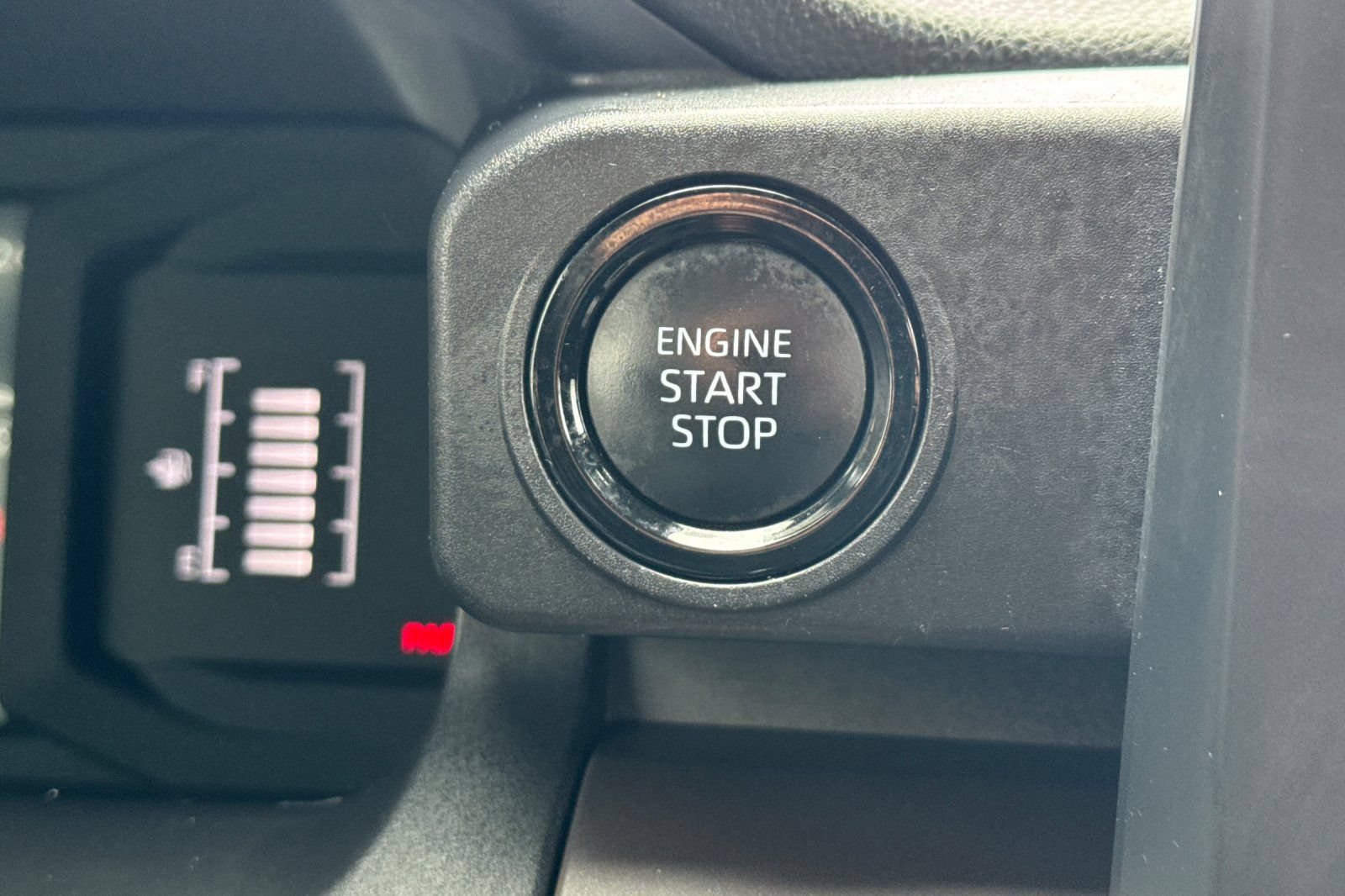 Certified 2025 Toyota Tacoma SR5 AWD/4WD image 21