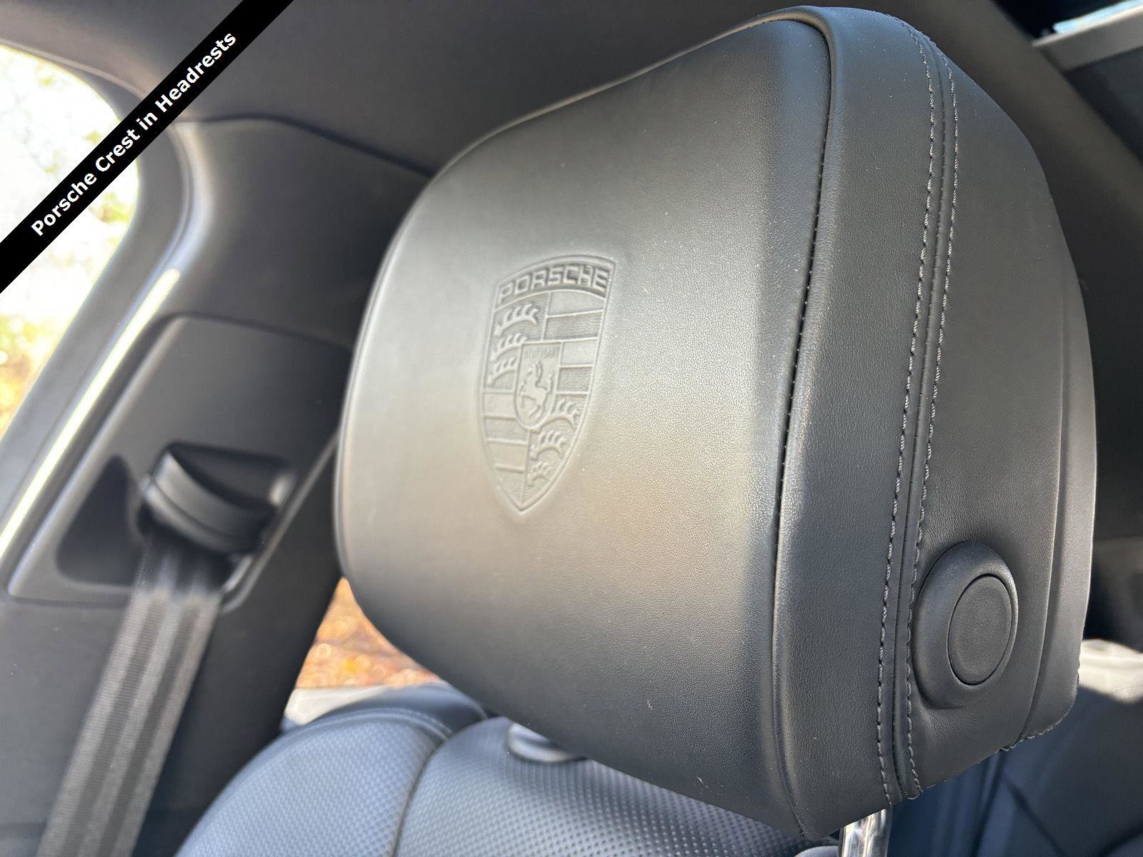 Used 2022 Porsche Macan Base w/ Premium Package Plus image 32